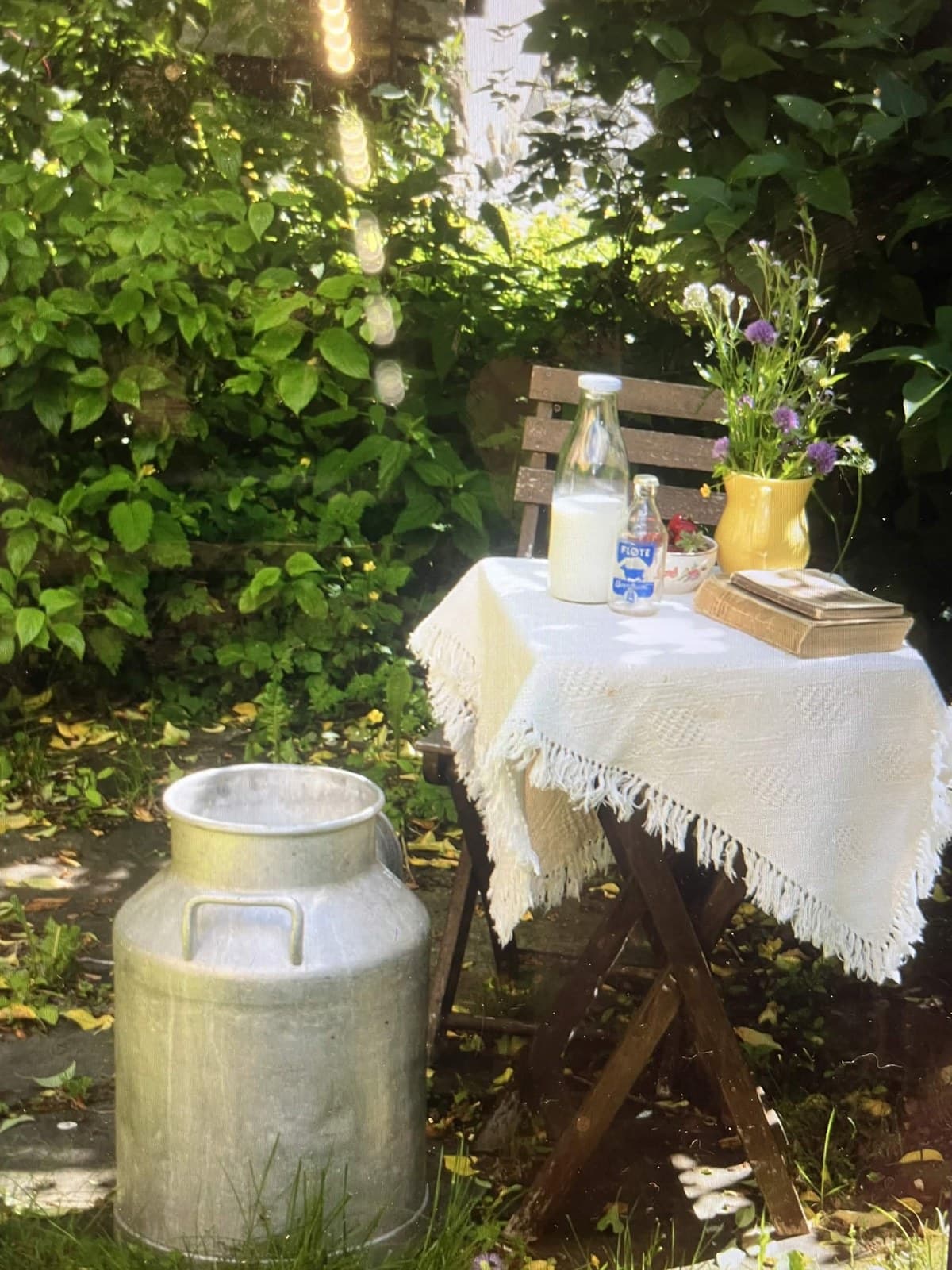 Gammelt melkespann og gårdsprodukter fra Eirgarden
